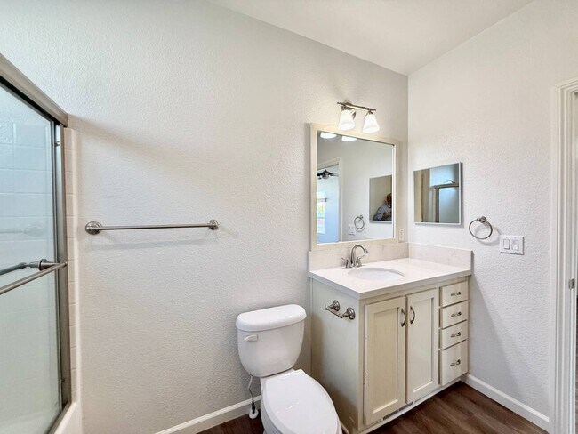 Building Photo - 80 Huntington St