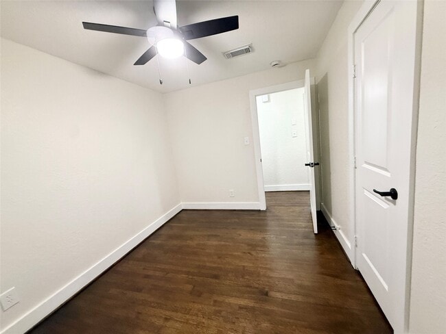 Building Photo - 318 Caladium St