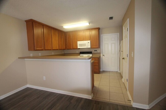 Building Photo - Lovely Townhouse in Fleming Island