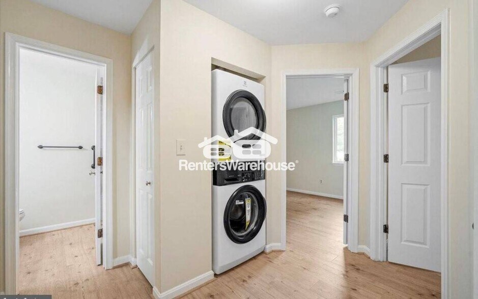 Building Photo - 10264 Redtail Ct