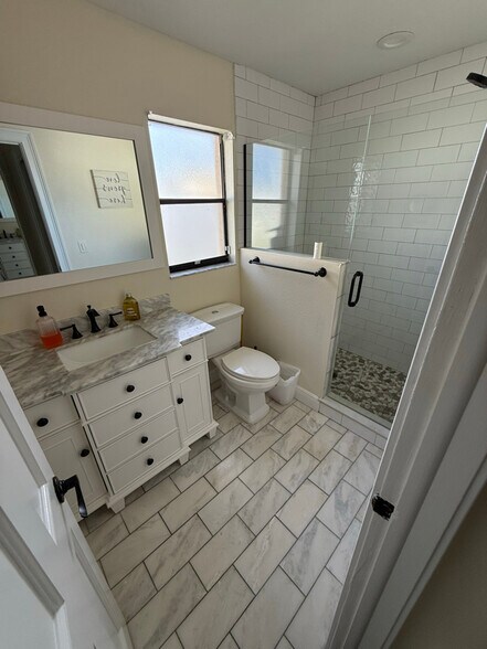 Building Photo - 9429 Laura Anne Dr