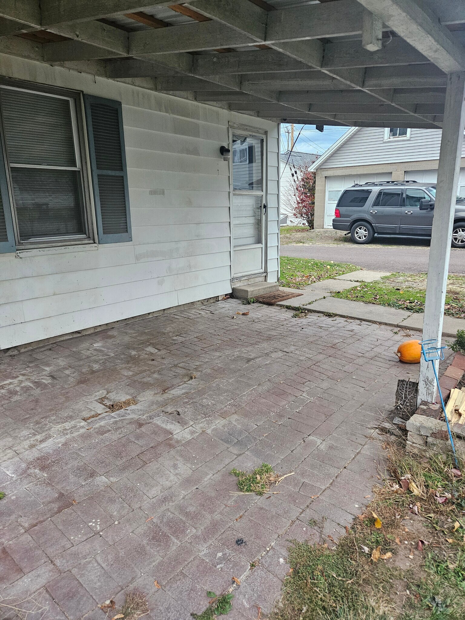 rear patio - 290 E 7th St