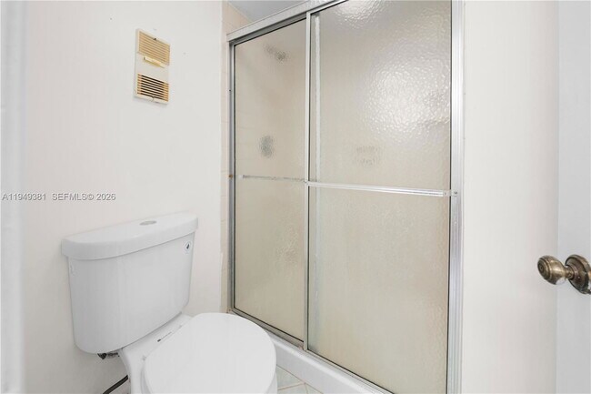 Building Photo - 20905 NE 8th Ct