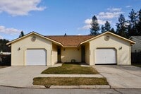 Building Photo - 2 bed 1 bath duplex Post Falls