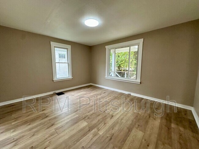 Building Photo - 102 Ivy St