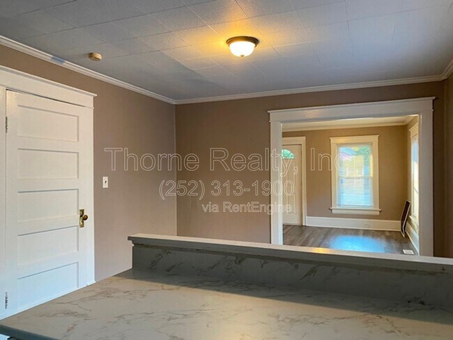 Building Photo - 1409 Dogwood Ave