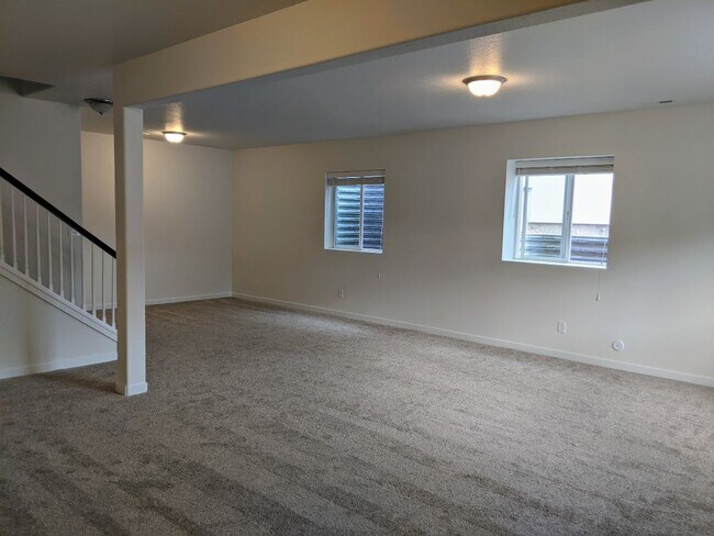 Building Photo - Immaculate 4 Bed 4 Bath Home in School District 20!!!