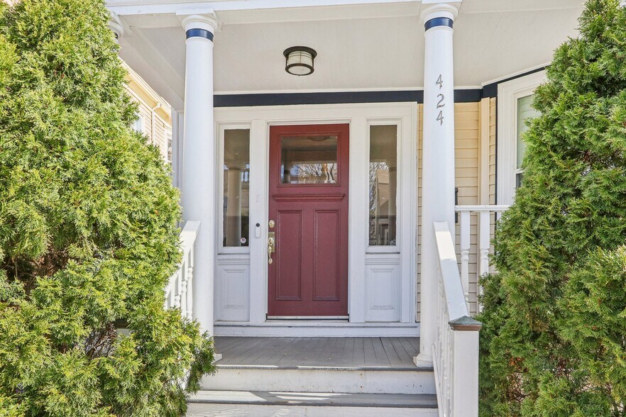 Building Photo - 424 Centre St