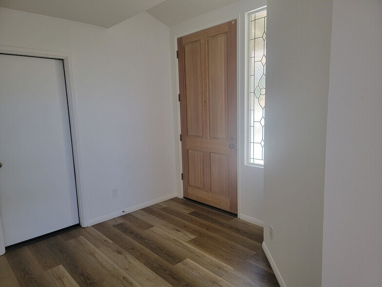 Entry from Front & Garage - 1870 Outrigger Ln