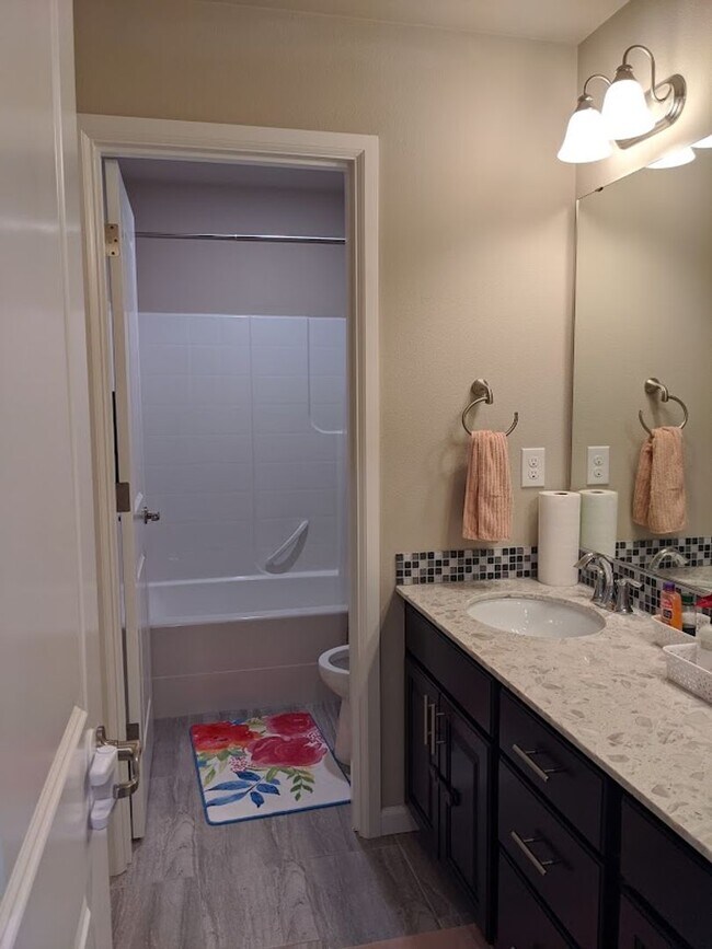 Building Photo - North Creek 4 Bedroom Home