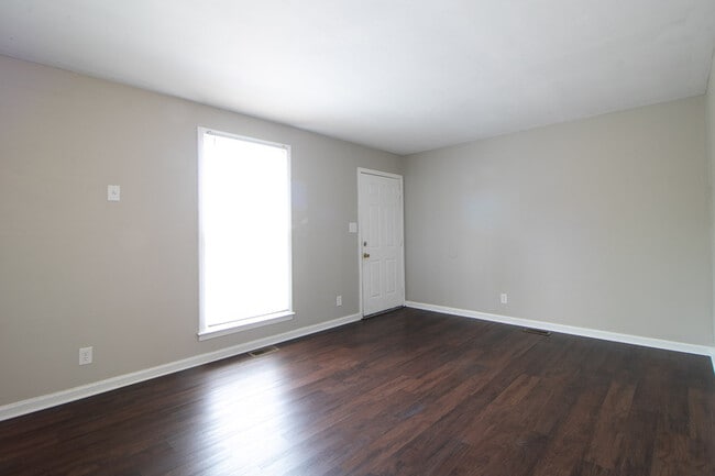 Building Photo - 1436 McCan Dr