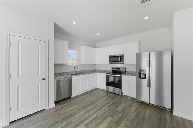 Building Photo - 404 Jameson St