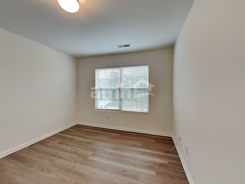 Building Photo - 817 Redland Dr