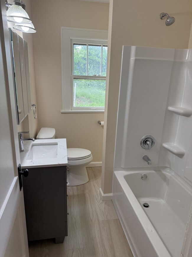 Building Photo - 933 Winona Dr