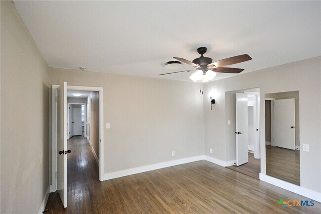 Building Photo - 671 W Merriweather St