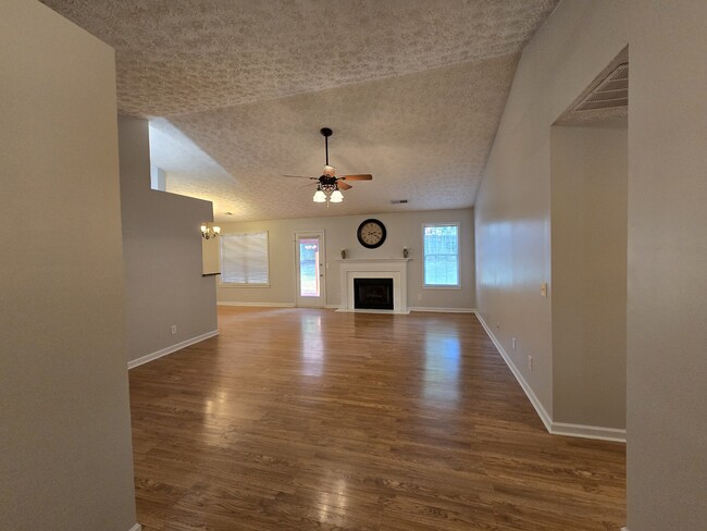 Building Photo - 3585 Plum Creek Trail NW