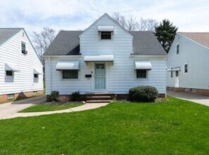Building Photo - 4 bedroom single family home in Garfield Hts