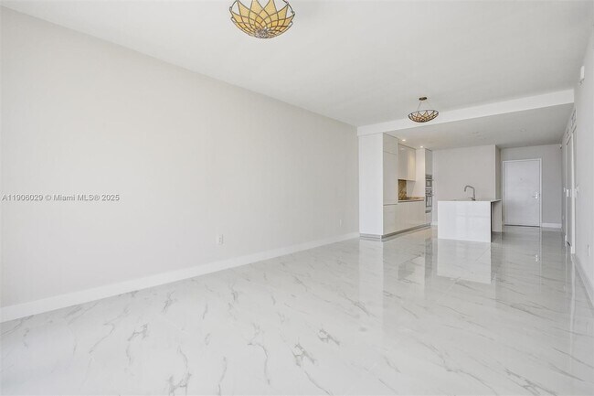 Building Photo - 700 NE 24th St