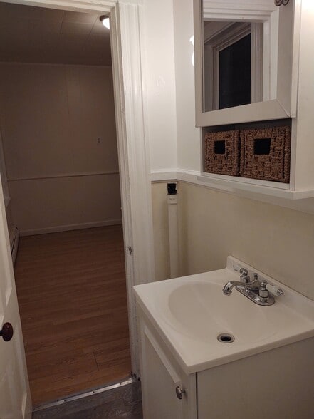 Building Photo - 46 Dunn St