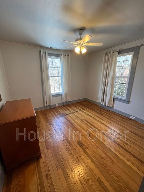 Building Photo - 144 Chestnut St