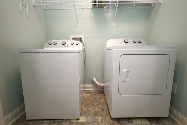 Building Photo - 3844 Coventry Dr