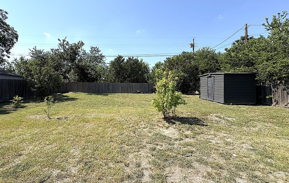 Building Photo - 120 South Dr