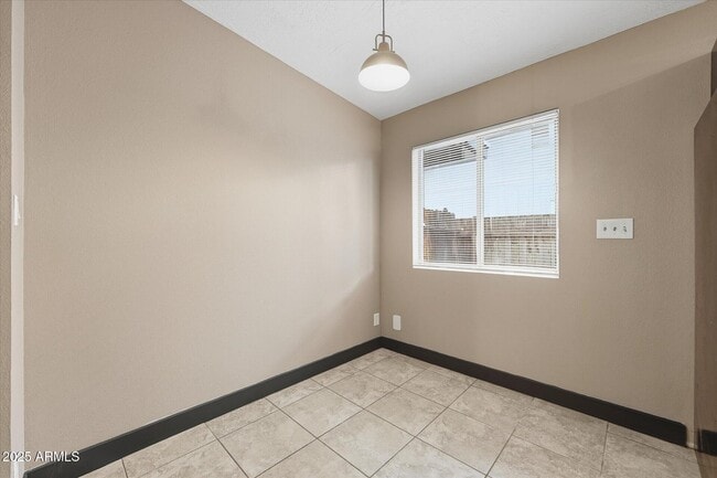 Building Photo - 1102 N April Cir