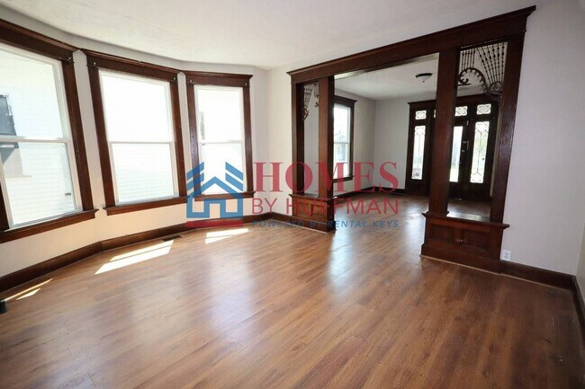 Building Photo - 610 E Gum St