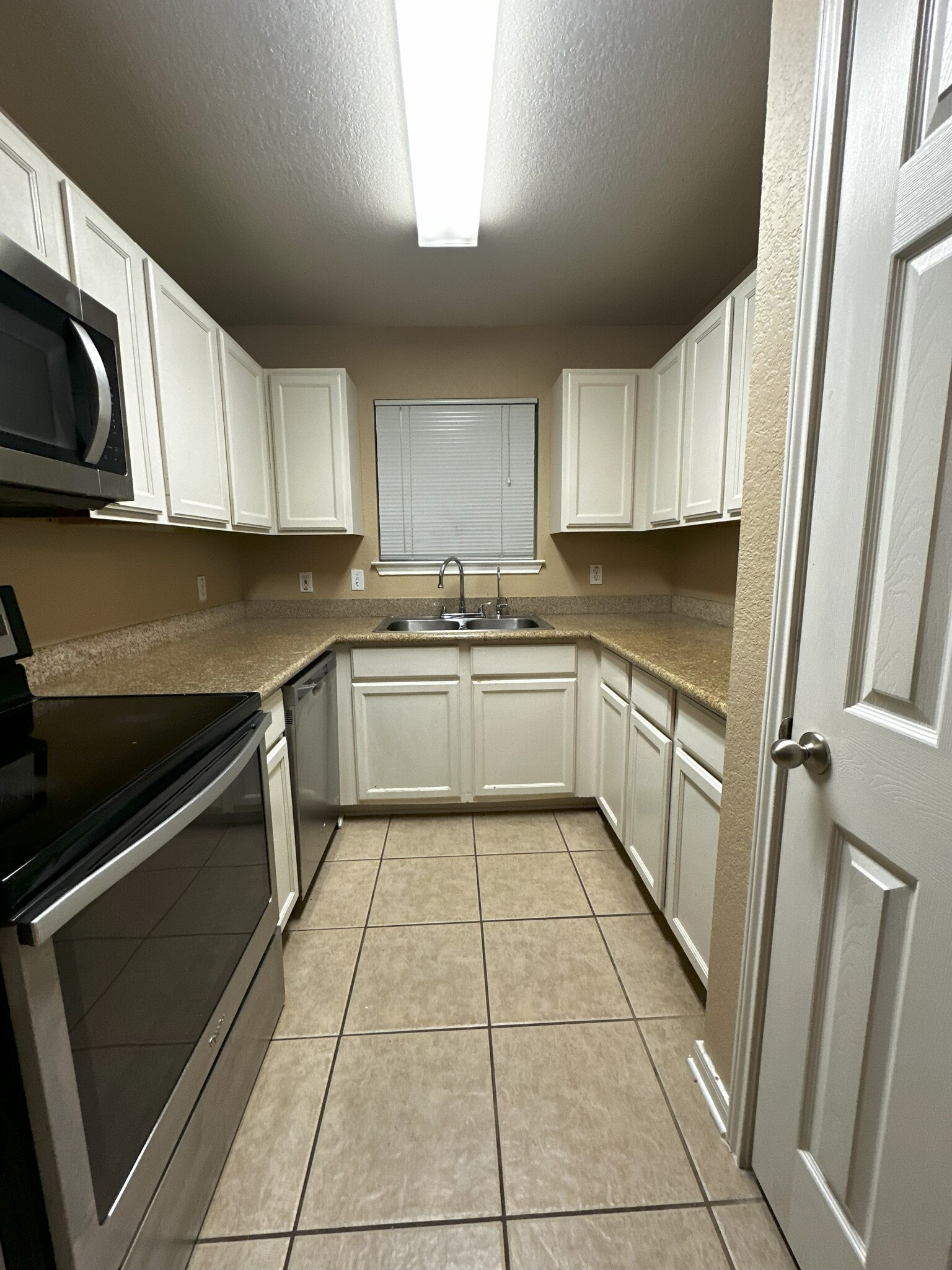 Kitchen - 13611 Woodstone Way