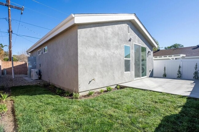 Building Photo - 3259 Cole Ave