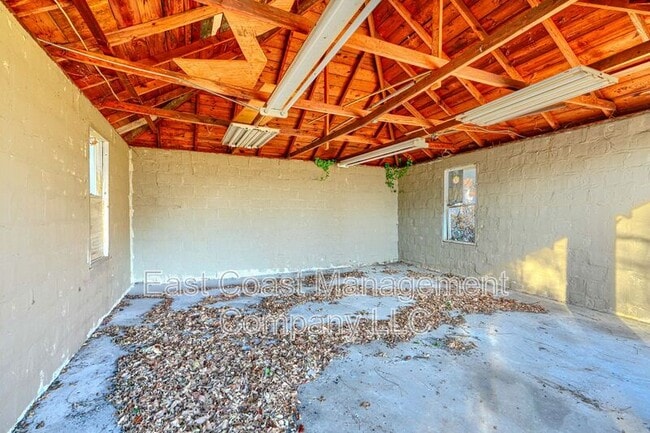 Building Photo - 4612 Schley Ave