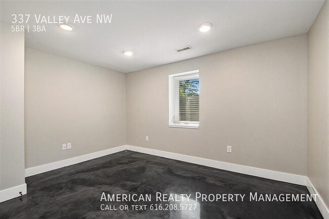 Building Photo - 337 Valley Ave NW