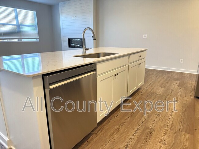 Building Photo - 7273 Mulberry St