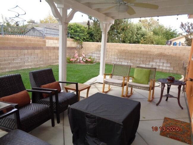 Building Photo - Immaculate One Story Home Offering 1989 sq...