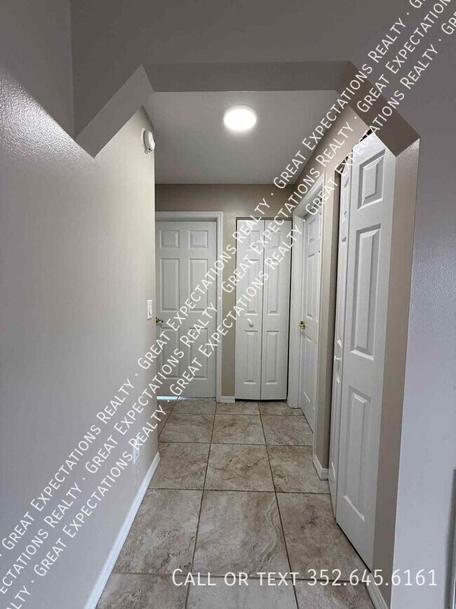 Building Photo - 17 Hemlock Radial Ct