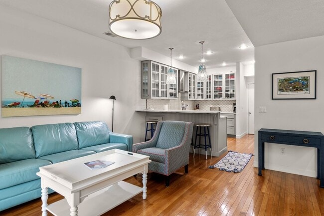 Building Photo - Furnished Pet-Friendly 30-Day Extended Stay Riverfront Condo