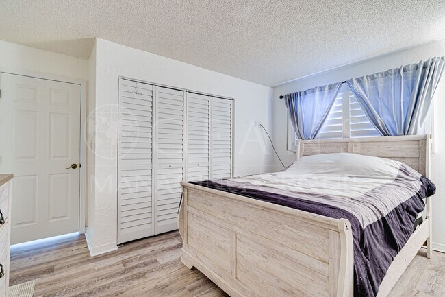 Building Photo - Fully Furnished 1BR/1BA Condo – Riverfront...