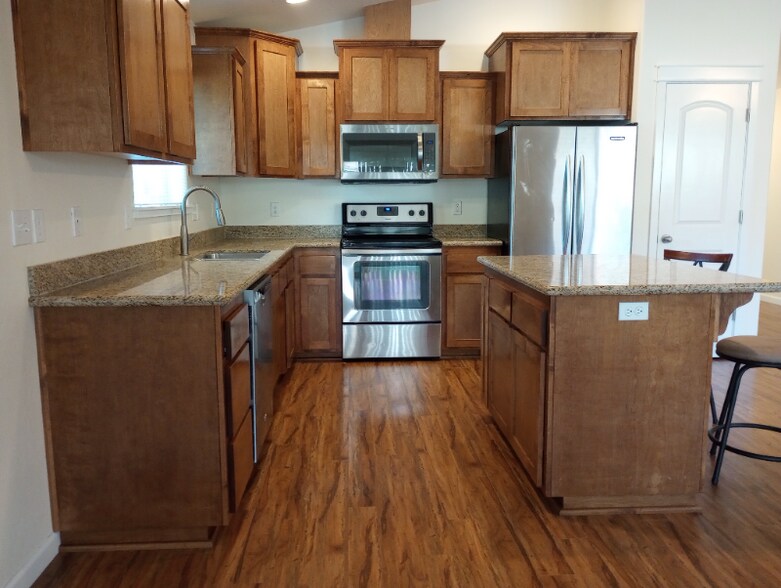 Building Photo - 1317 NW Conklin Ave