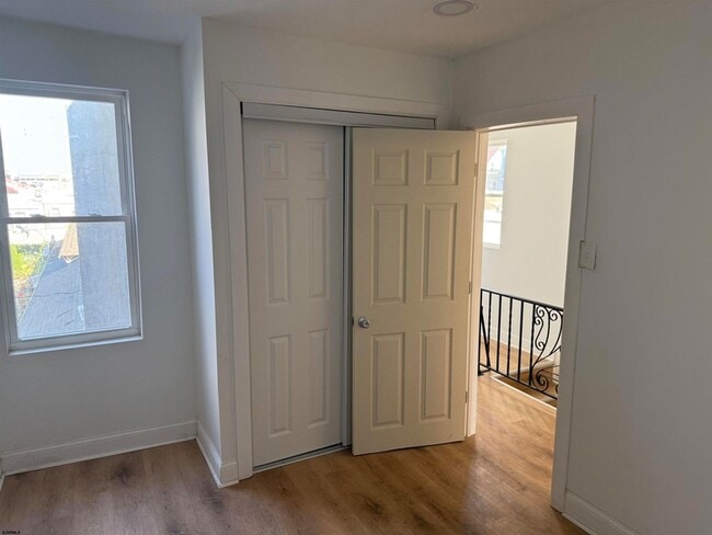 Building Photo - 2417 Pacific Ave