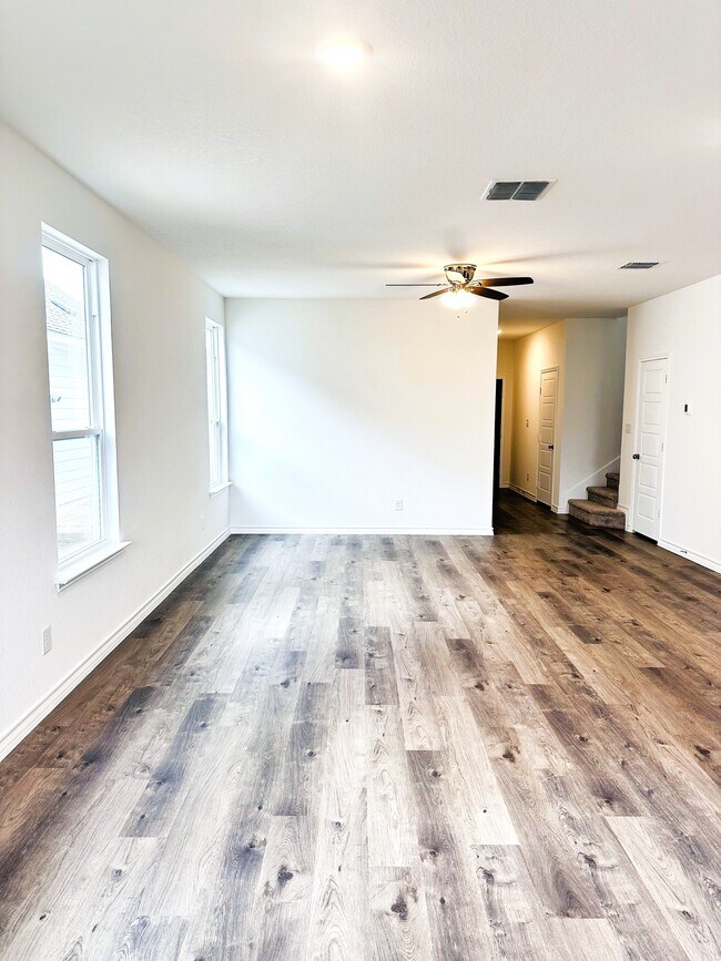Building Photo - 612 Rustic Grv