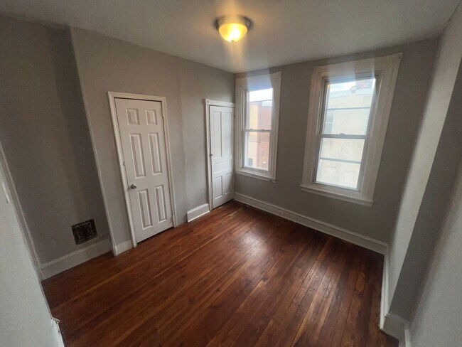 Building Photo - Oversized Classic Row Home w Wood Floors a...