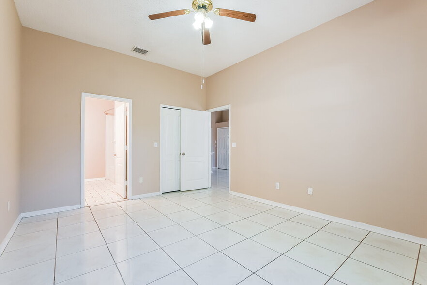 Building Photo - 12805 Woodbury Glen Dr