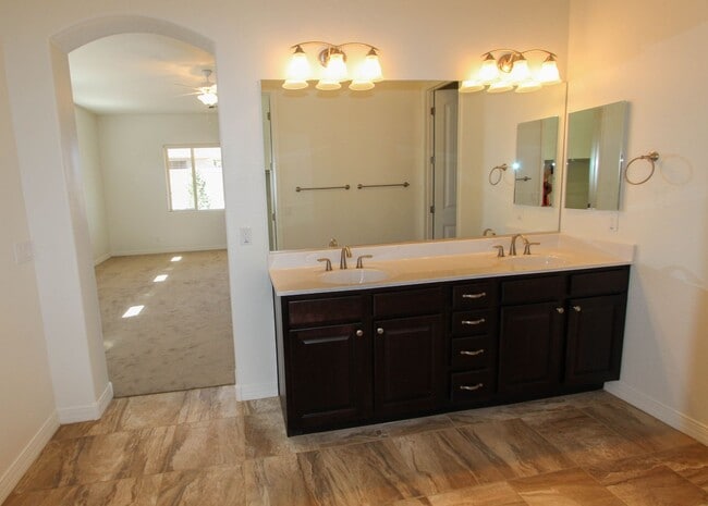 Building Photo - Granville Home with 3 Car Garage