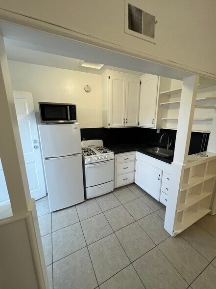 Building Photo - 3664 W 54th St