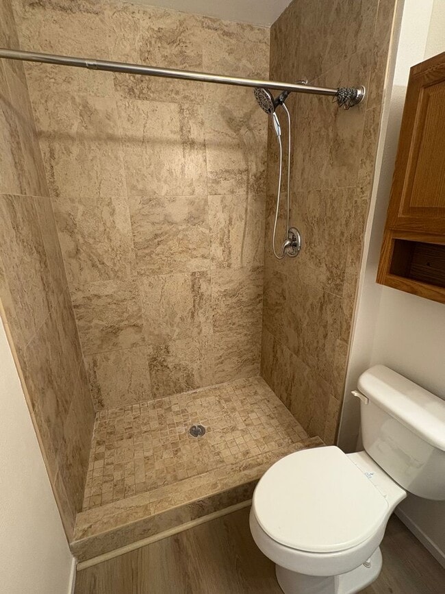 Building Photo - Charming, Single-Story & Move-In Ready