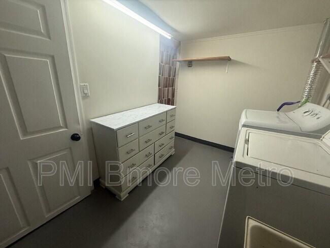 Building Photo - 519 E Cold Spring Ln