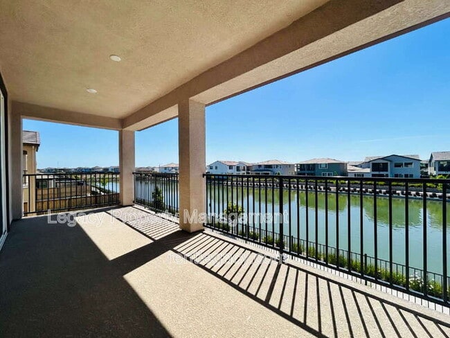 Building Photo - 4096 Azul Way