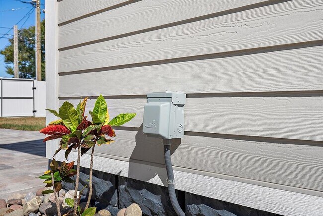 Building Photo - 3451 33rd Ave N