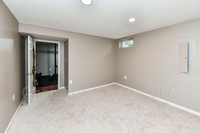 Building Photo - 641 Meade Dr SW