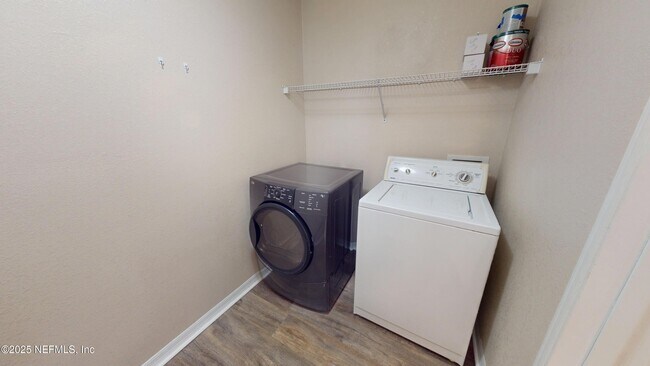 Building Photo - 7800 Point Meadows Dr